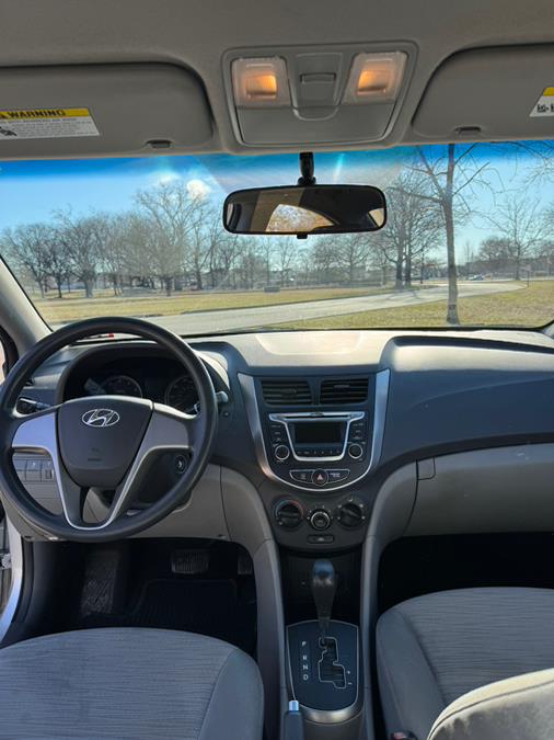 2016 Hyundai Accent 4dr Sdn Auto SE photo