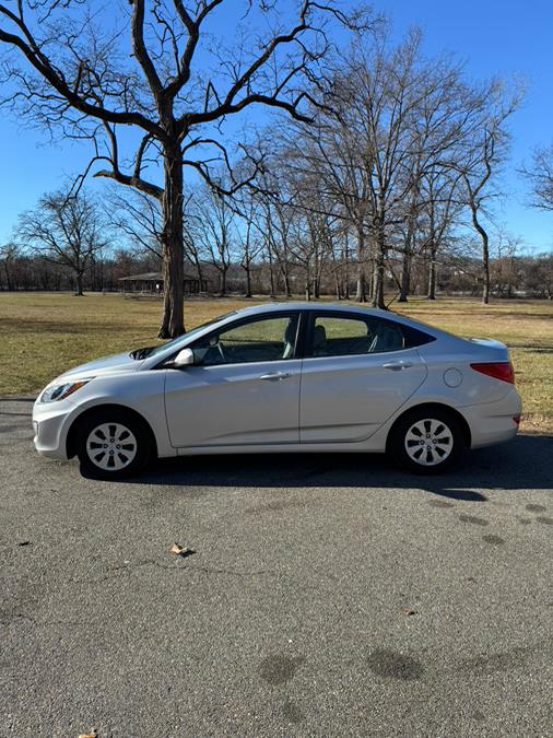 2016 Hyundai Accent 4dr Sdn Auto SE photo
