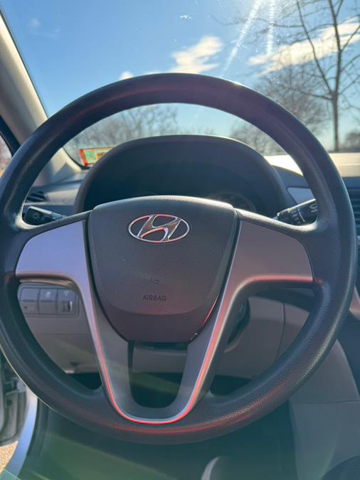2016 Hyundai Accent 4dr Sdn Auto SE photo