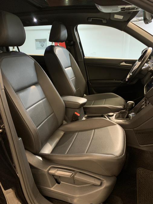 2020 Volkswagen Tiguan 2.0T SE R-Line Black 4MOTION photo