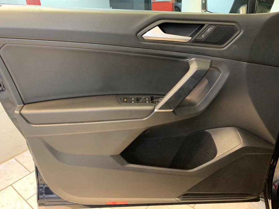 2020 Volkswagen Tiguan 2.0T SE R-Line Black 4MOTION photo