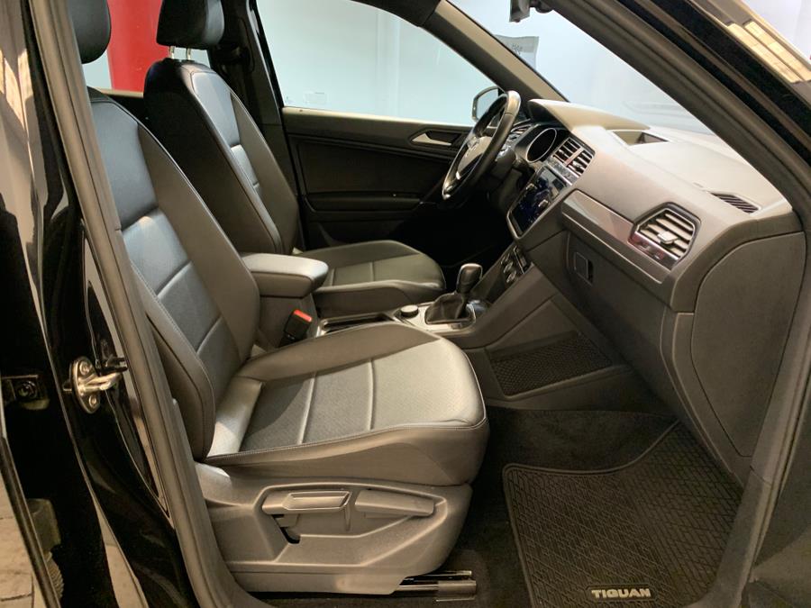 2020 Volkswagen Tiguan 2.0T SE R-Line Black 4MOTION photo