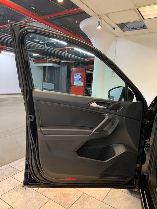 2020 Volkswagen Tiguan 2.0T SE R-Line Black 4MOTION photo