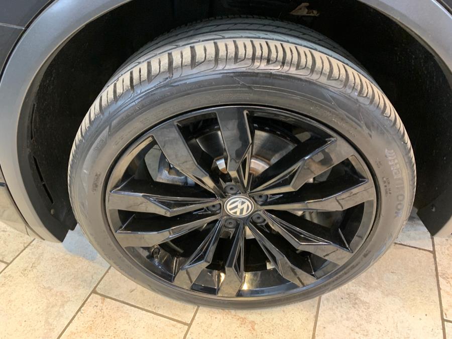 2020 Volkswagen Tiguan 2.0T SE R-Line Black 4MOTION photo