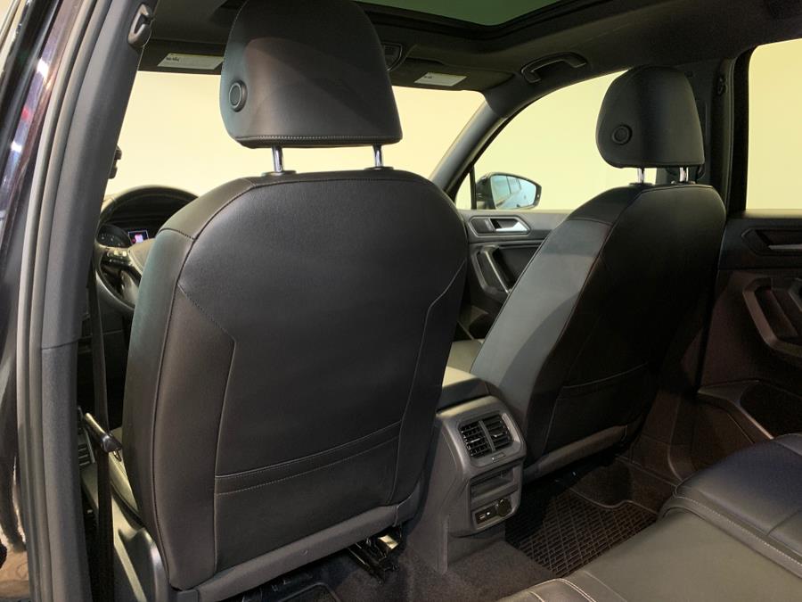 2020 Volkswagen Tiguan 2.0T SE R-Line Black 4MOTION photo