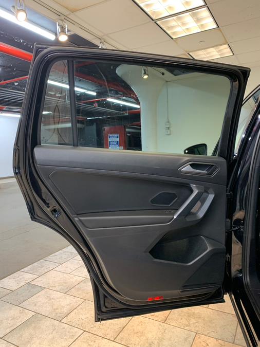 2020 Volkswagen Tiguan 2.0T SE R-Line Black 4MOTION photo