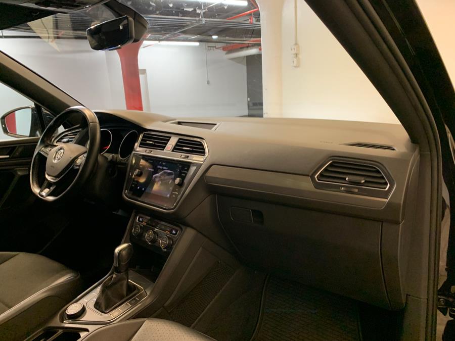 2020 Volkswagen Tiguan 2.0T SE R-Line Black 4MOTION photo