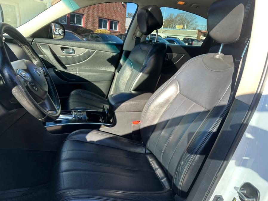 2017 Infiniti QX70 AWD photo