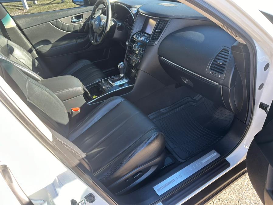 2017 Infiniti QX70 AWD photo
