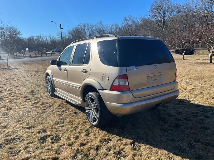 2002 Mercedes-Benz M-Class ML320 photo