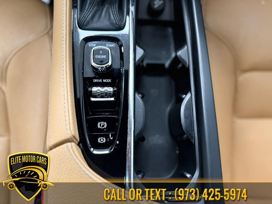 2016 Volvo XC90 AWD 4dr T6 Momentum photo