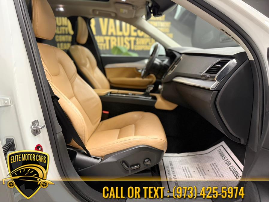 2016 Volvo XC90 AWD 4dr T6 Momentum photo