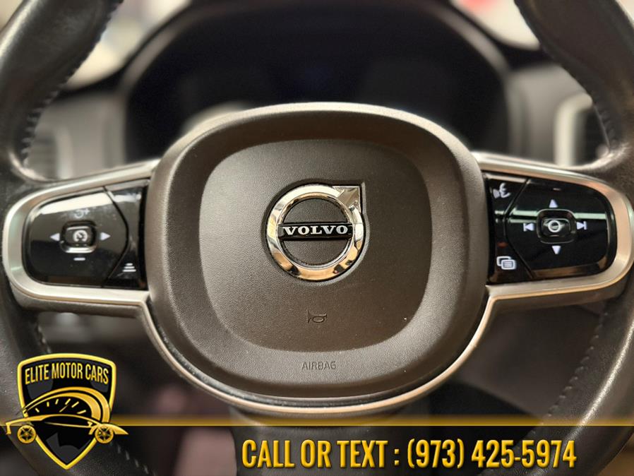 2016 Volvo XC90 AWD 4dr T6 Momentum photo