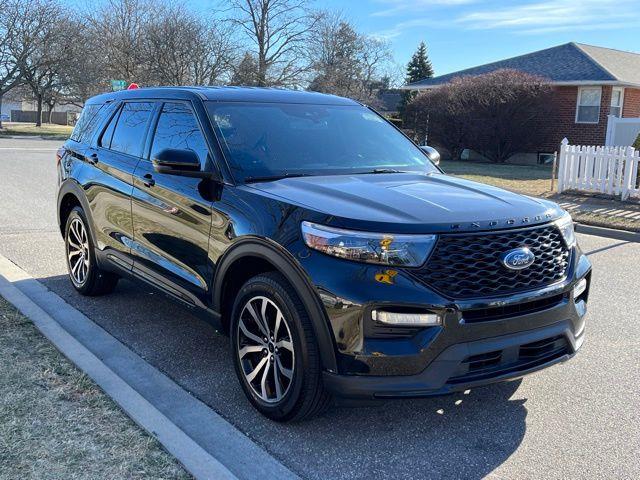 2021 Ford Explorer ST photo