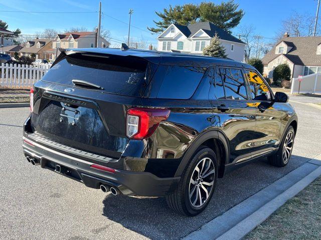 2021 Ford Explorer ST photo