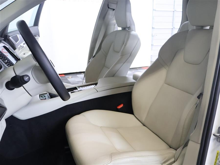 2019 Volvo XC90 T6 MOMENTUM photo