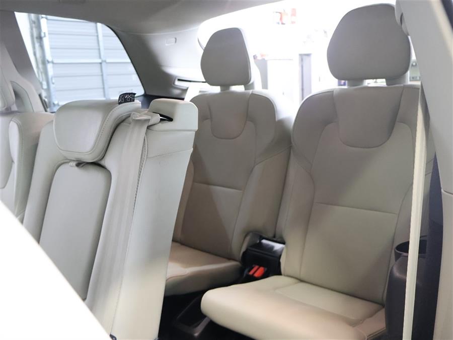 2019 Volvo XC90 T6 MOMENTUM photo