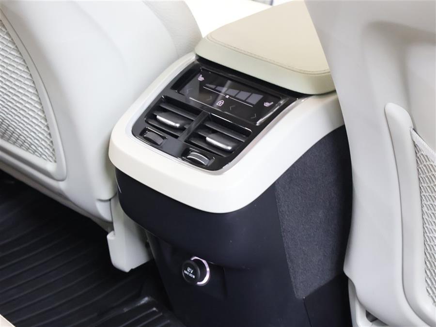 2019 Volvo XC90 T6 MOMENTUM photo