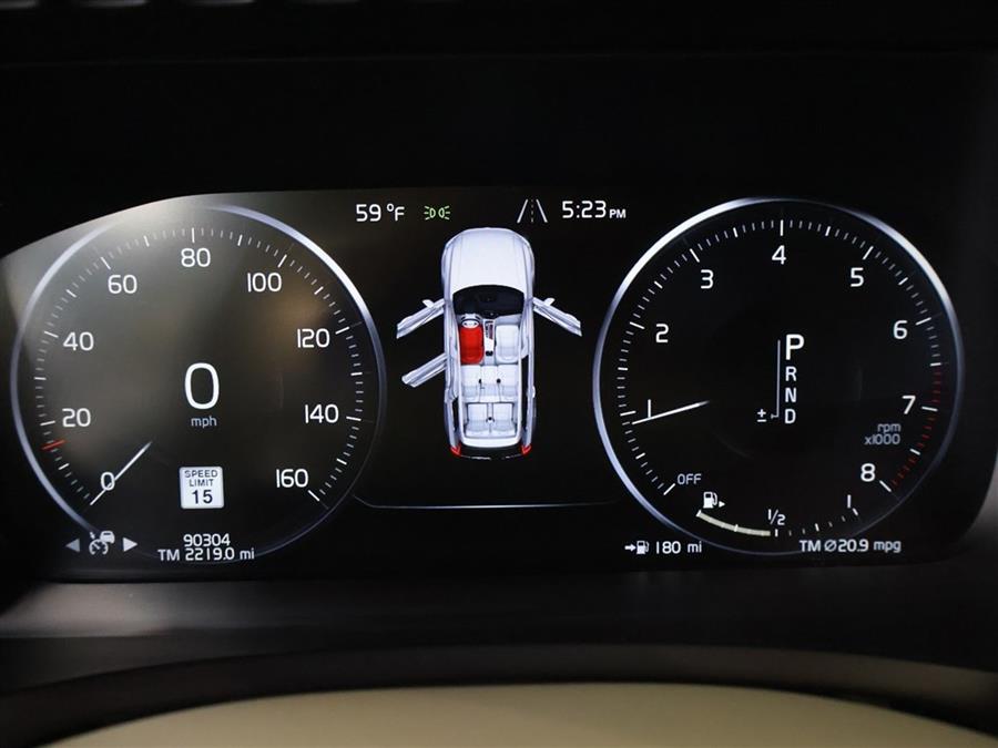 2019 Volvo XC90 T6 MOMENTUM photo
