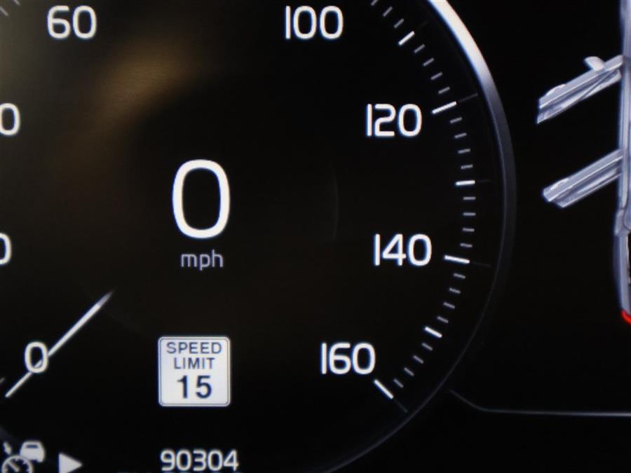 2019 Volvo XC90 T6 MOMENTUM photo
