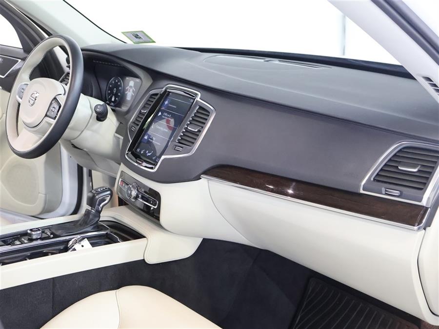 2019 Volvo XC90 T6 MOMENTUM photo