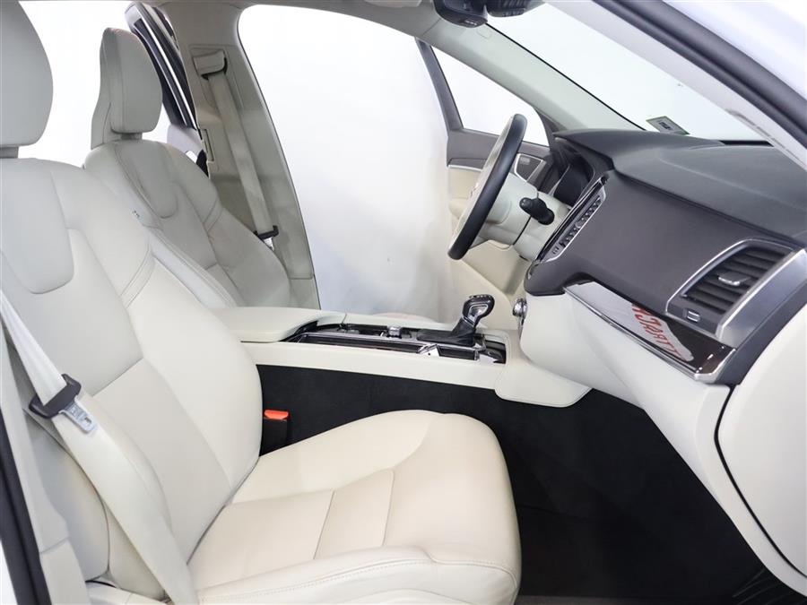 2019 Volvo XC90 T6 MOMENTUM photo