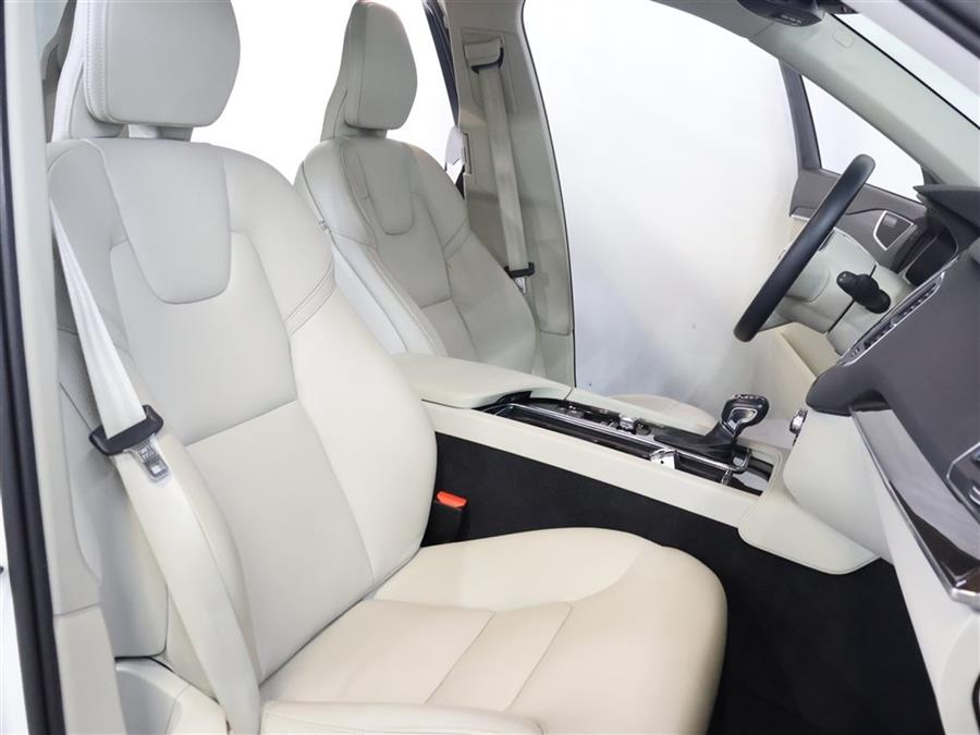 2019 Volvo XC90 T6 MOMENTUM photo