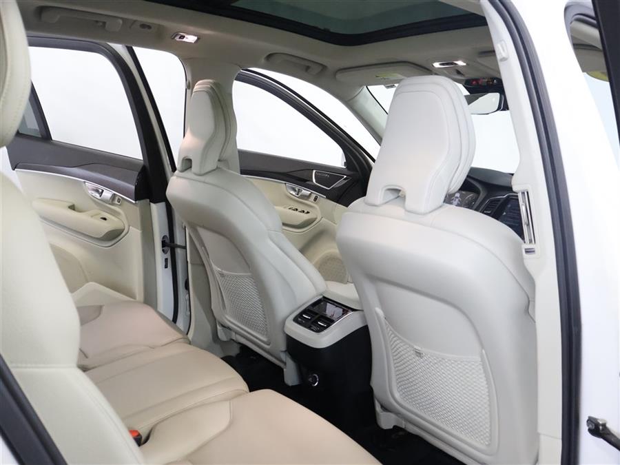 2019 Volvo XC90 T6 MOMENTUM photo