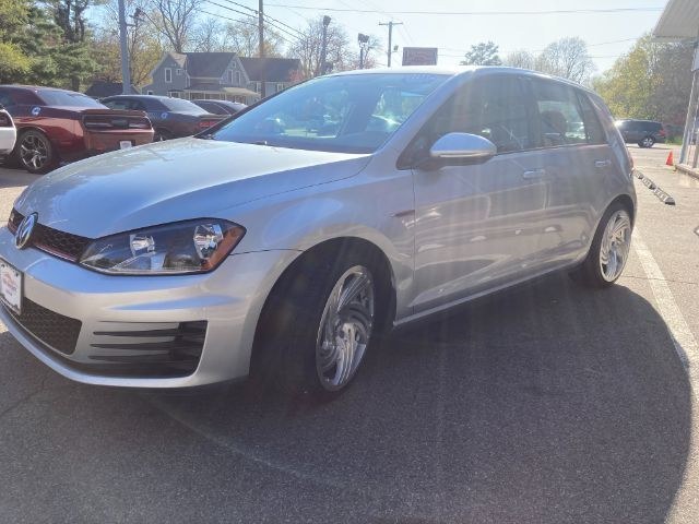 2017 Volkswagen Golf Gti S 6M 4-Door photo