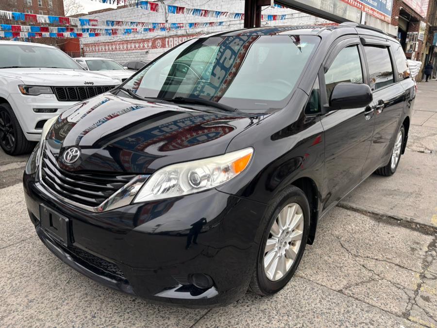 2015 Toyota Sienna 5dr 7-Pass Van LE AWD (Natl) photo