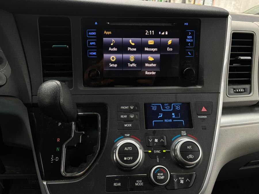 2015 Toyota Sienna 5dr 7-Pass Van LE AWD (Natl) photo