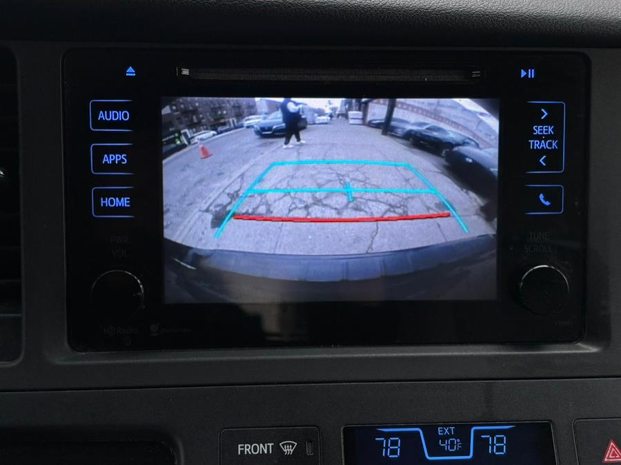 2015 Toyota Sienna 5dr 7-Pass Van LE AWD (Natl) photo