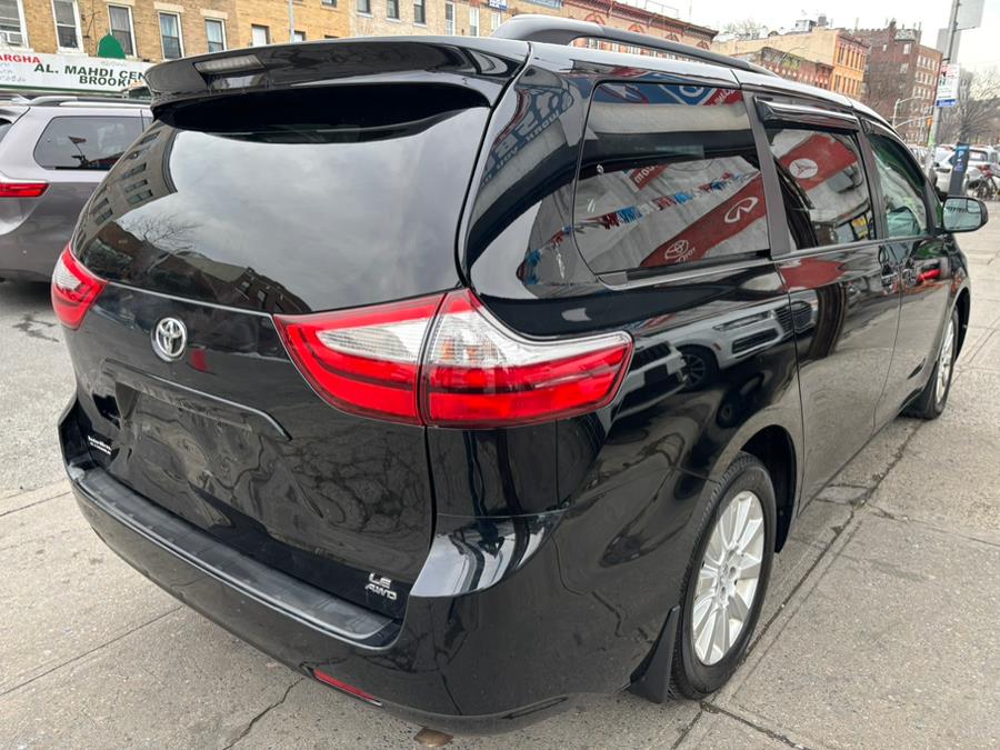 2015 Toyota Sienna 5dr 7-Pass Van LE AWD (Natl) photo