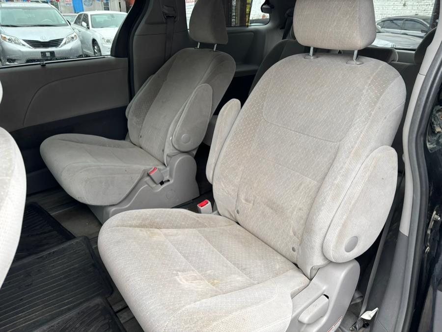 2015 Toyota Sienna 5dr 7-Pass Van LE AWD (Natl) photo