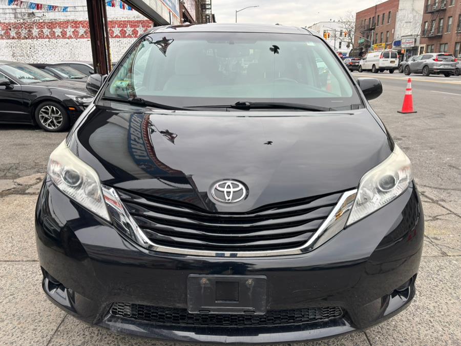 2015 Toyota Sienna 5dr 7-Pass Van LE AWD (Natl) photo