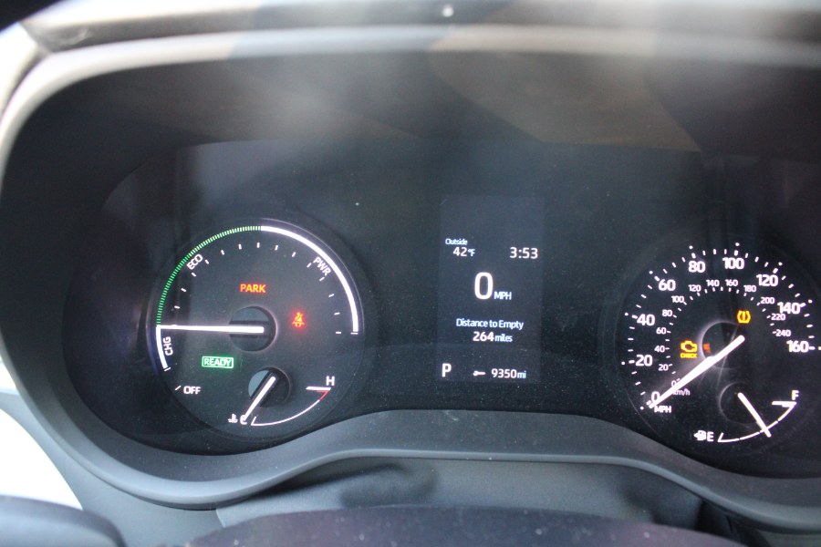 2024 Toyota Sienna LE FWD 8-Passenger (Natl) photo