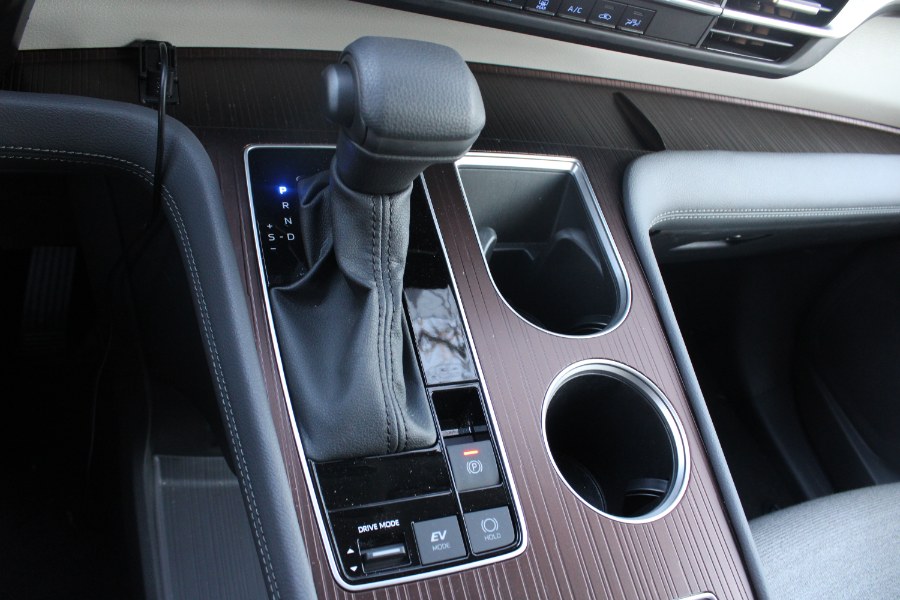 2024 Toyota Sienna LE FWD 8-Passenger (Natl) photo