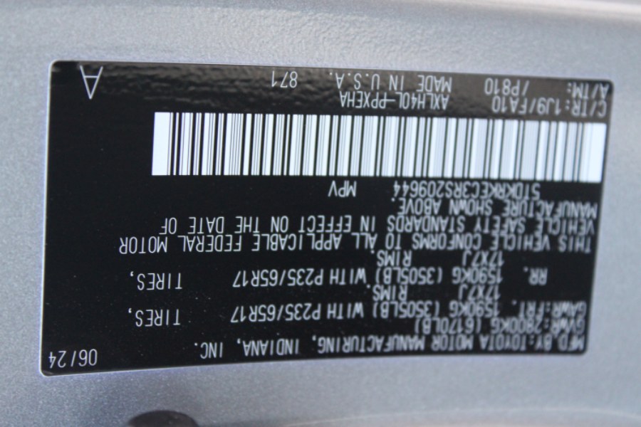 2024 Toyota Sienna LE FWD 8-Passenger (Natl) photo