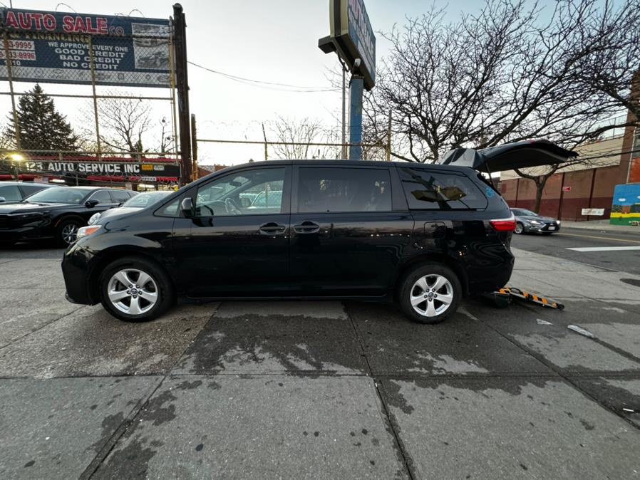 2020 Toyota Sienna L FWD 7-Passenger (Natl) photo