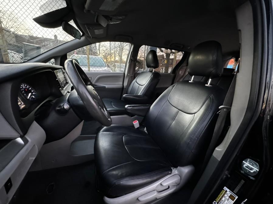 2020 Toyota Sienna L FWD 7-Passenger (Natl) photo
