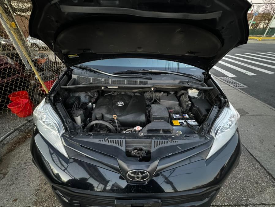 2020 Toyota Sienna L FWD 7-Passenger (Natl) photo