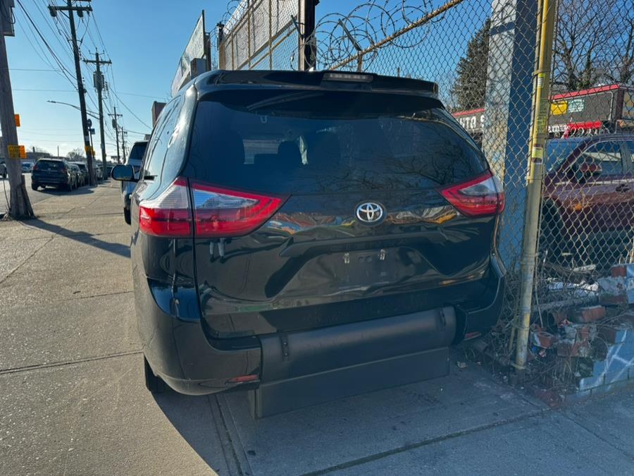 2020 Toyota Sienna L FWD 7-Passenger (Natl) photo