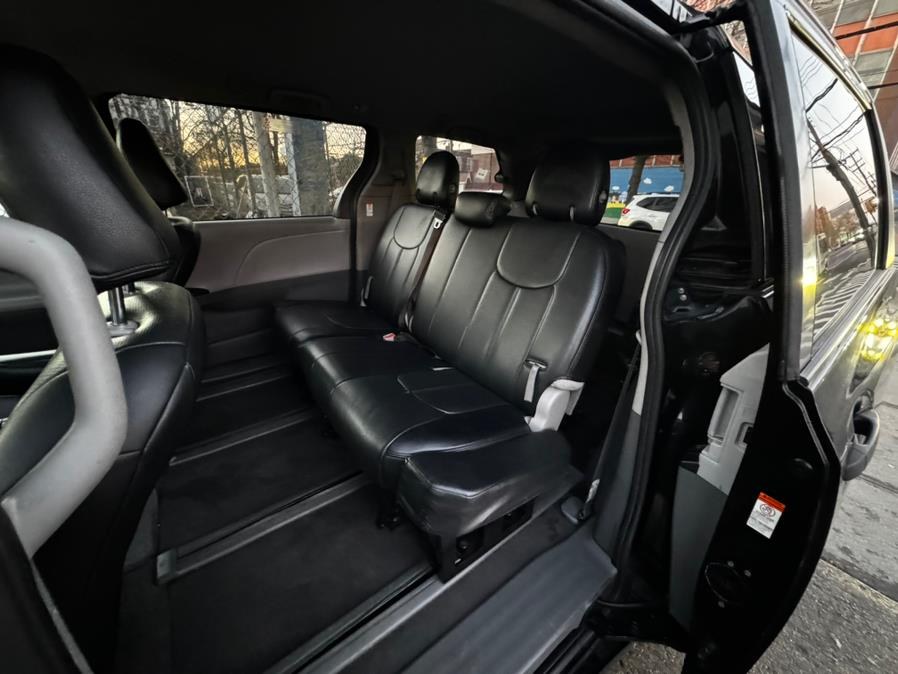 2020 Toyota Sienna L FWD 7-Passenger (Natl) photo
