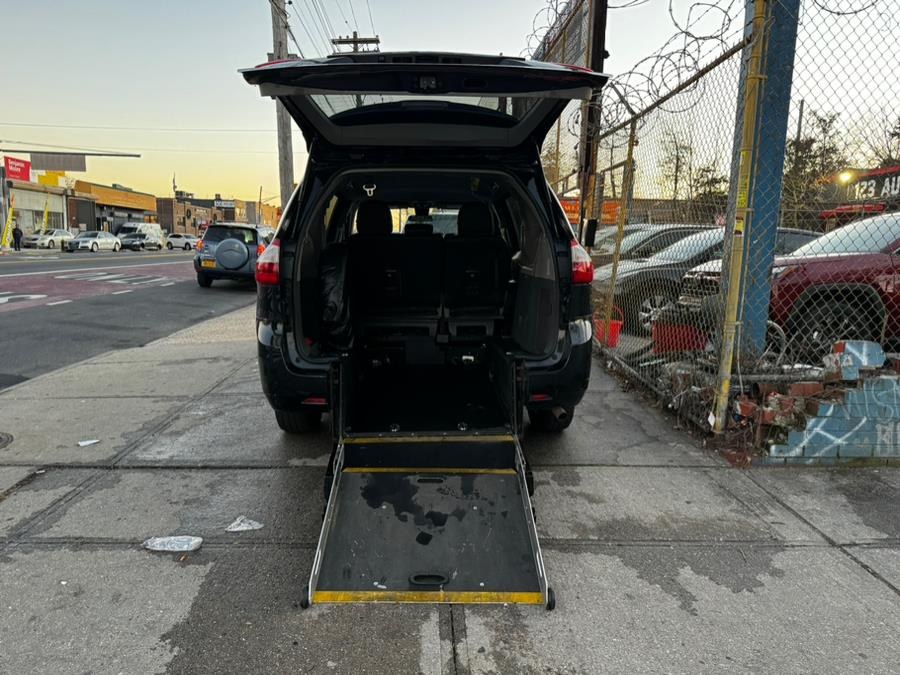 2020 Toyota Sienna L FWD 7-Passenger (Natl) photo