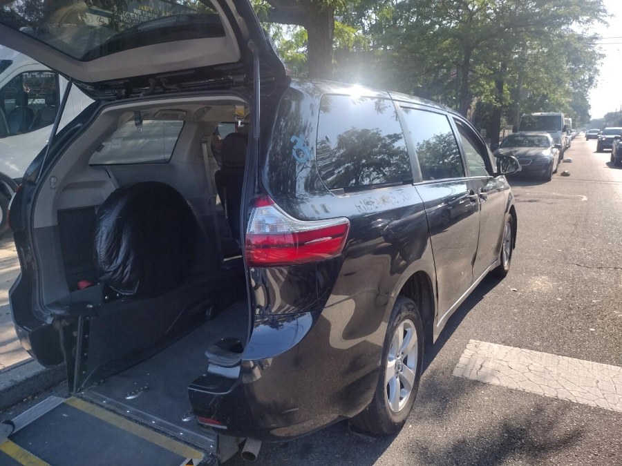 2020 Toyota Sienna L FWD 7-Passenger (Natl) photo