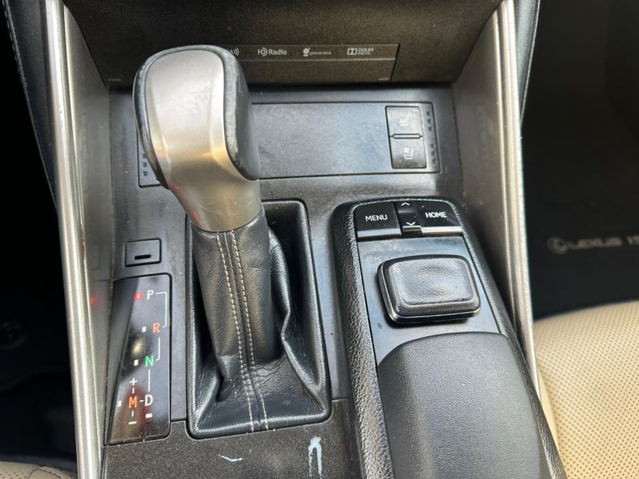 2016 Lexus IS 300 photo