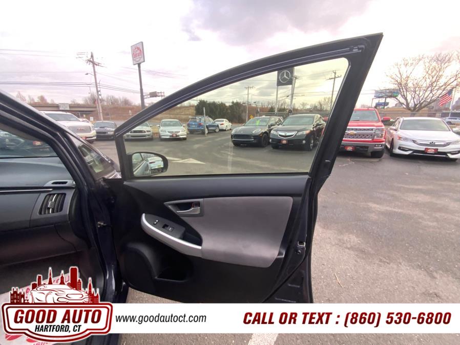 2015 Toyota Prius 5dr HB Two (Natl) photo