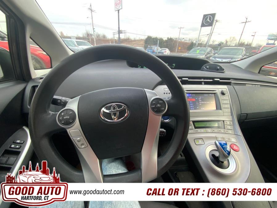 2015 Toyota Prius 5dr HB Two (Natl) photo