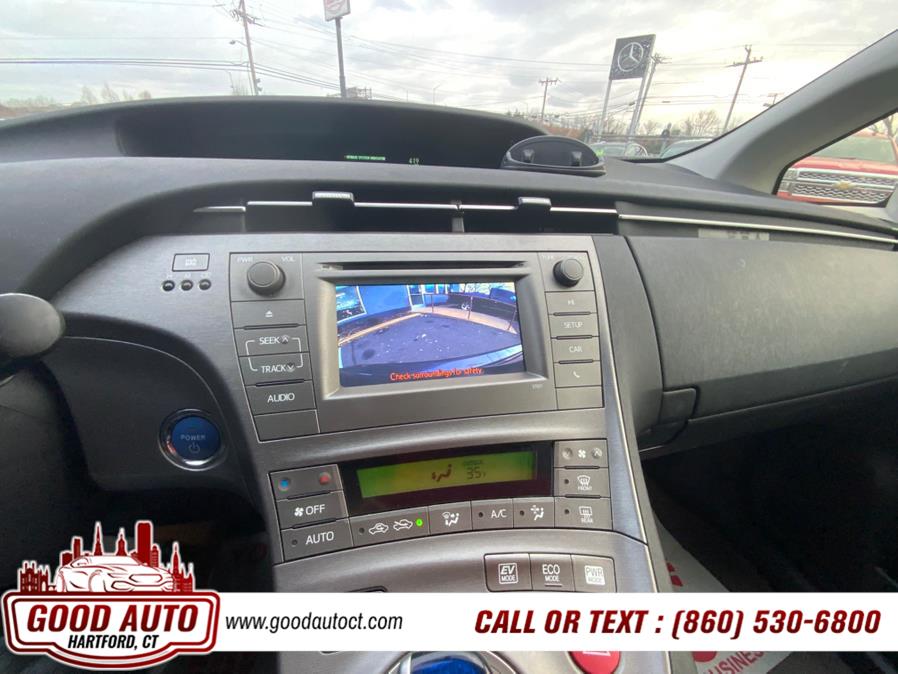 2015 Toyota Prius 5dr HB Two (Natl) photo