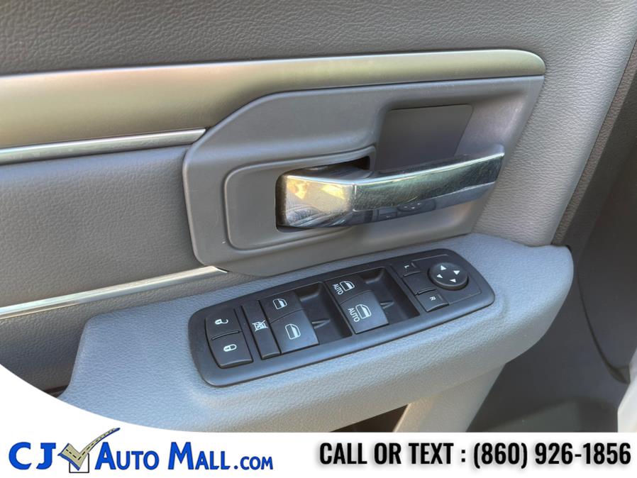 2017 RAM 1500 SLT 4x4 Quad Cab 6''4